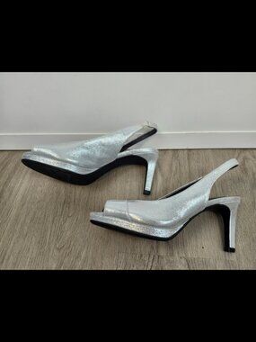 Life Stride Soft System Flex High Heel in Silver with 3" Heel size 7 1/2